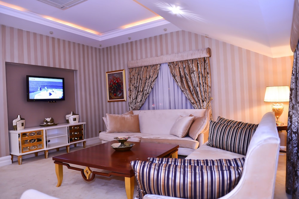 The Lake Palace Hotel Baku 41/50