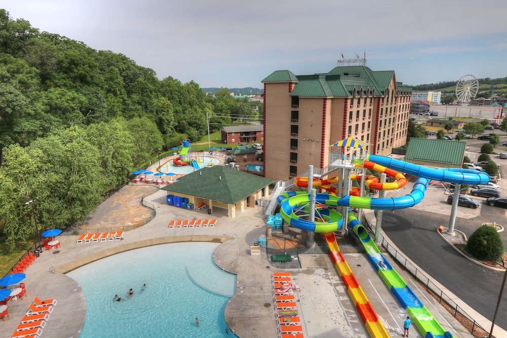 Country Cascades Waterpark Resort 64/68