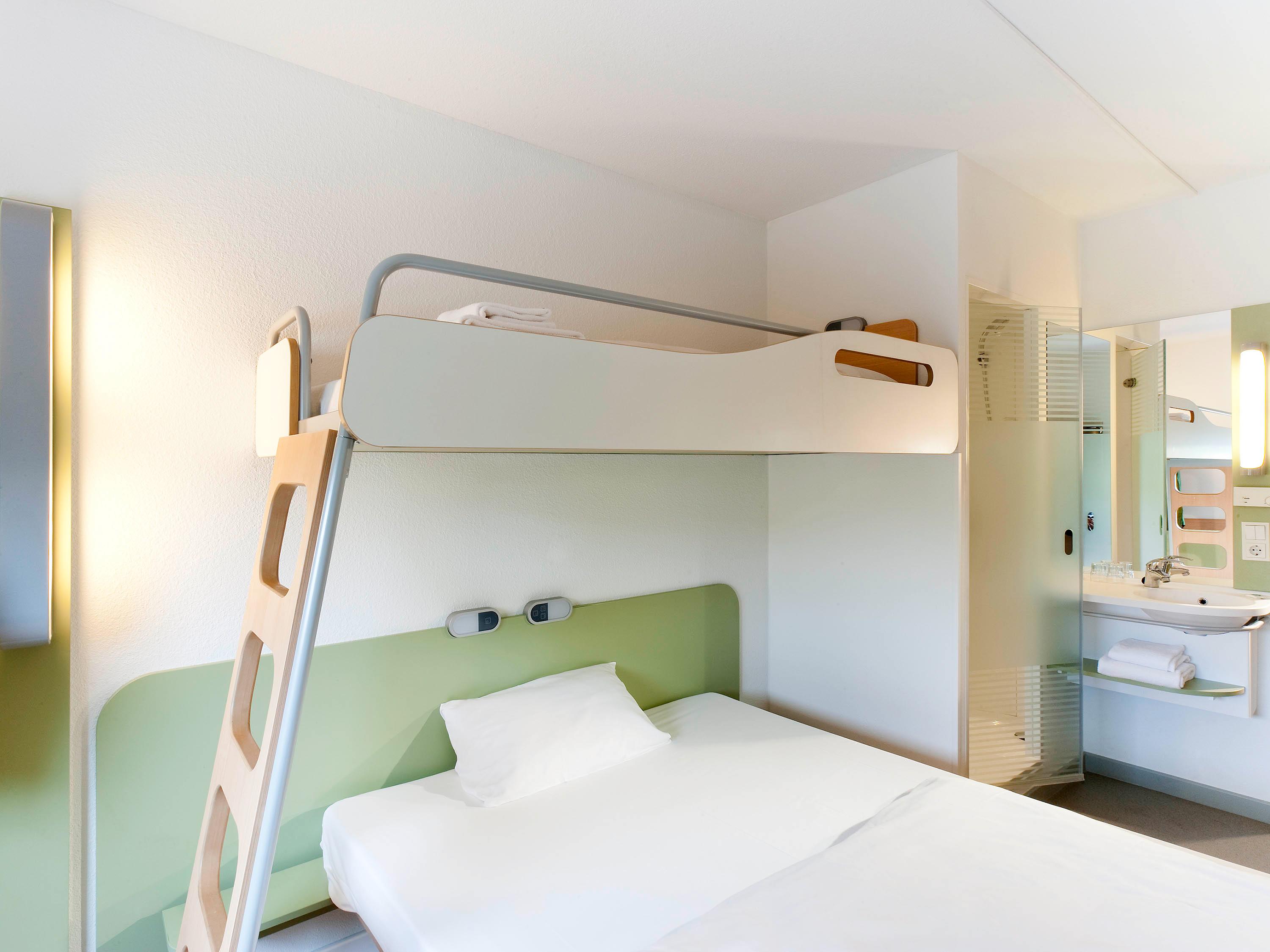 ROOM, BUNK BED