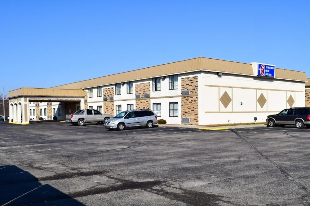 Motel6 Springfield, OH 48/60