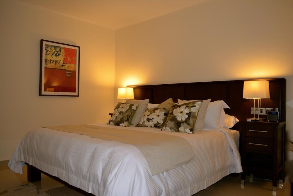 New Brookfields Hotel 8/43