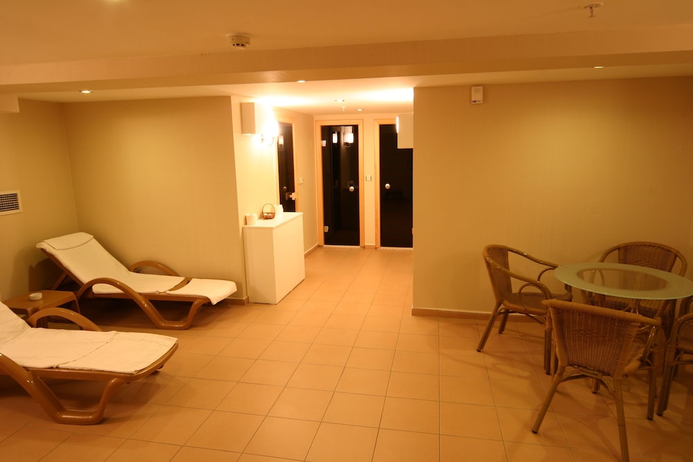 Ck Farabi Hotel 34/65