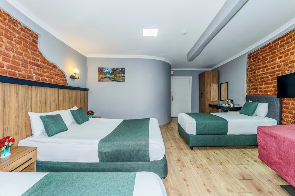 Family, 1 Double and 3 Single Beds
