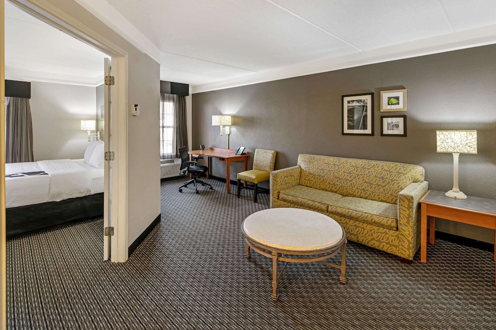 La Quinta Inn Suites Macon 32/45