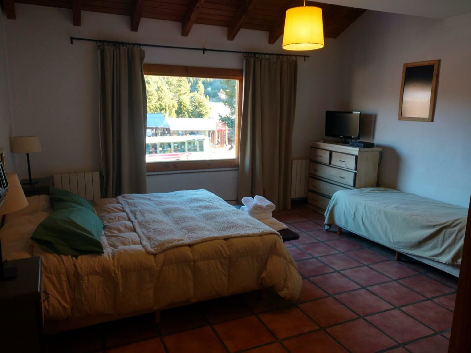 ROOM, QUADRUPLE