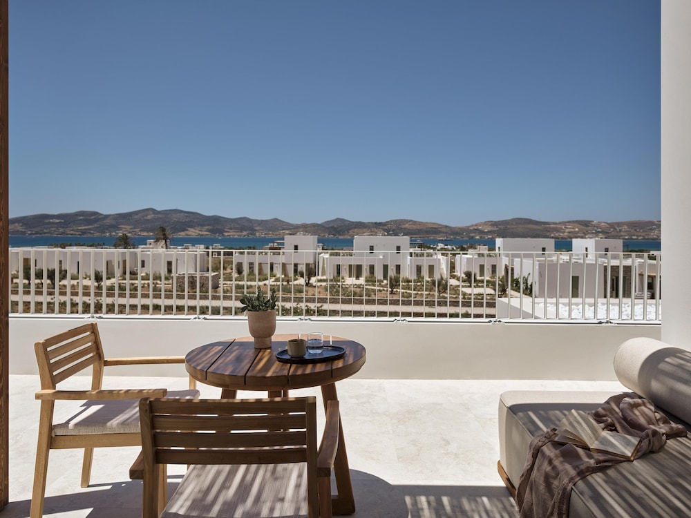 Parian Chronicle Hotel Paros 45/50