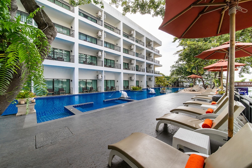 COSY BEACH HOTEL 3/50