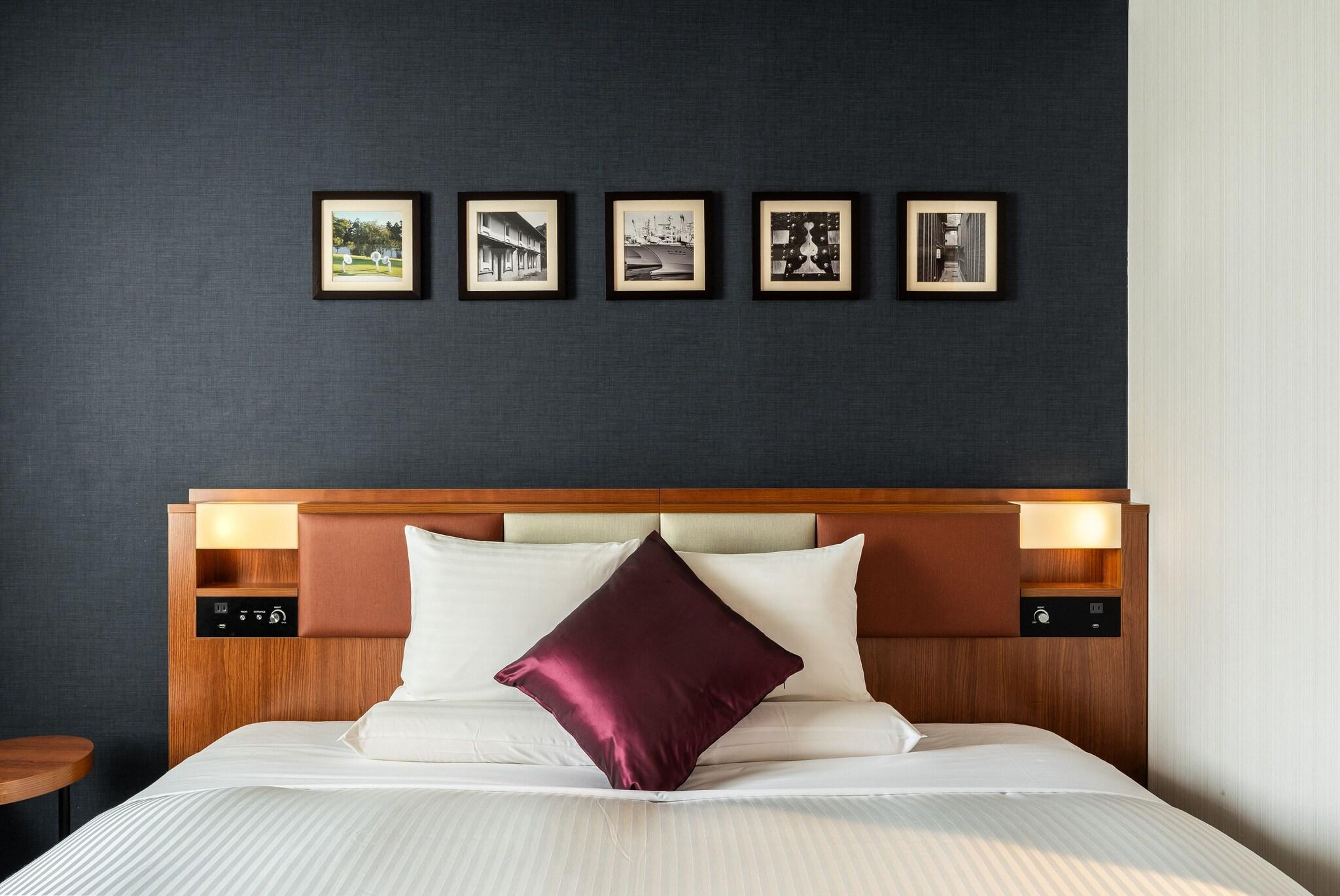 ROOM, DOUBLE BED
