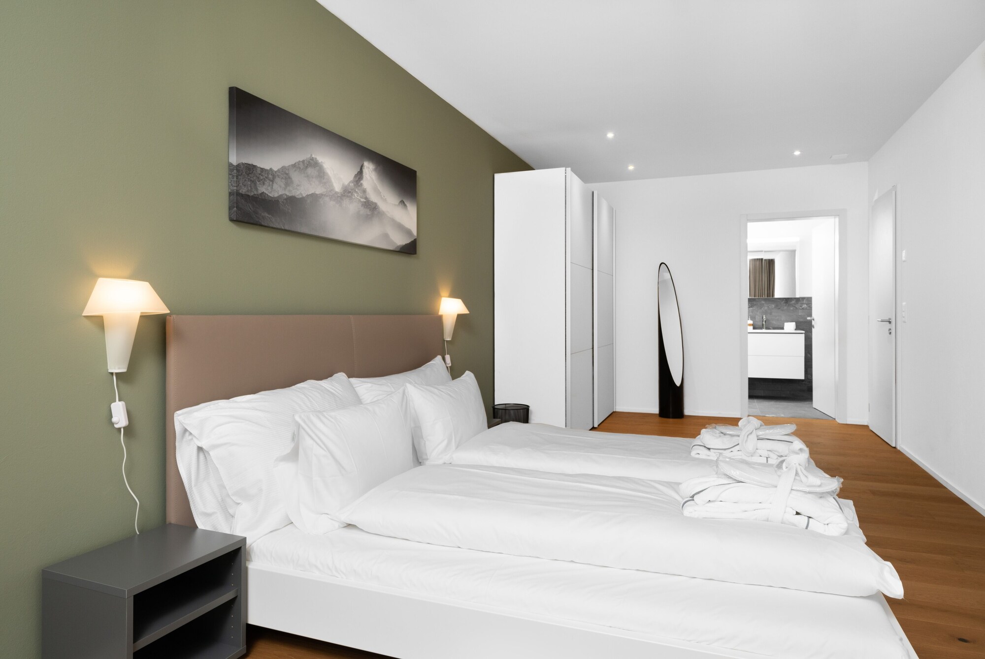 3 BEDROOMS, LUXURY, APARTMENT