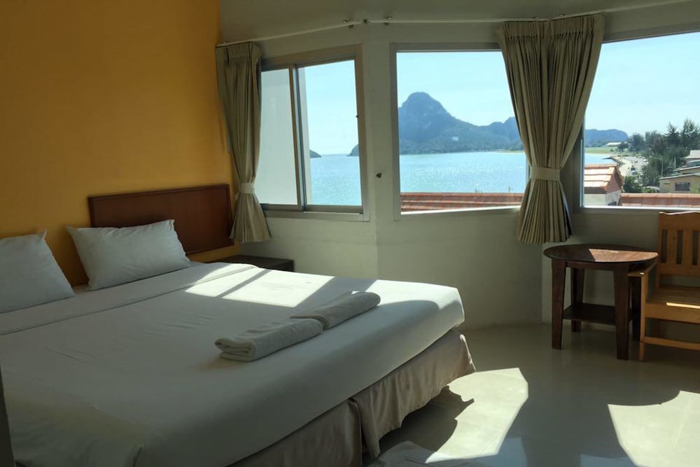 Prachuap Beach Hotel 17/40