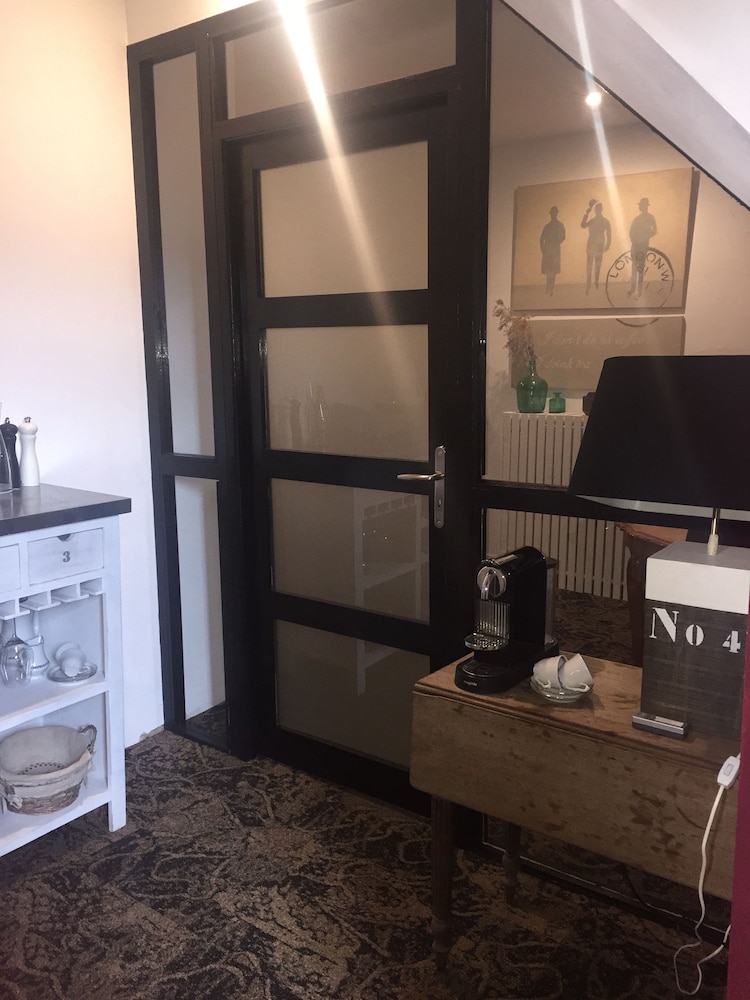 Boutique Hotel B&B Fleurie، بورجيز 23/50