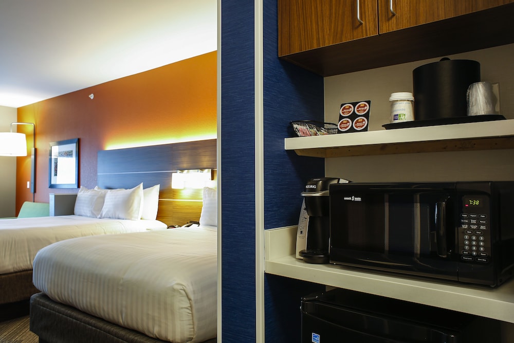 Holiday Inn Express And Suites Louisville Downtown 20/71