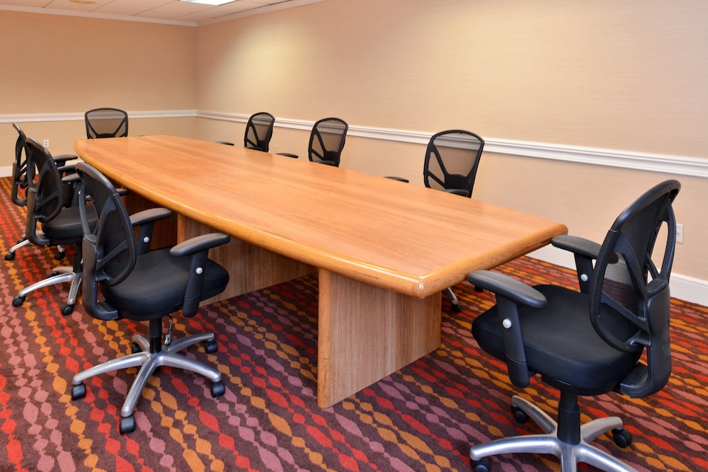 HOLIDAY INN NEW LONDON - MYSTIC AREA 40/59