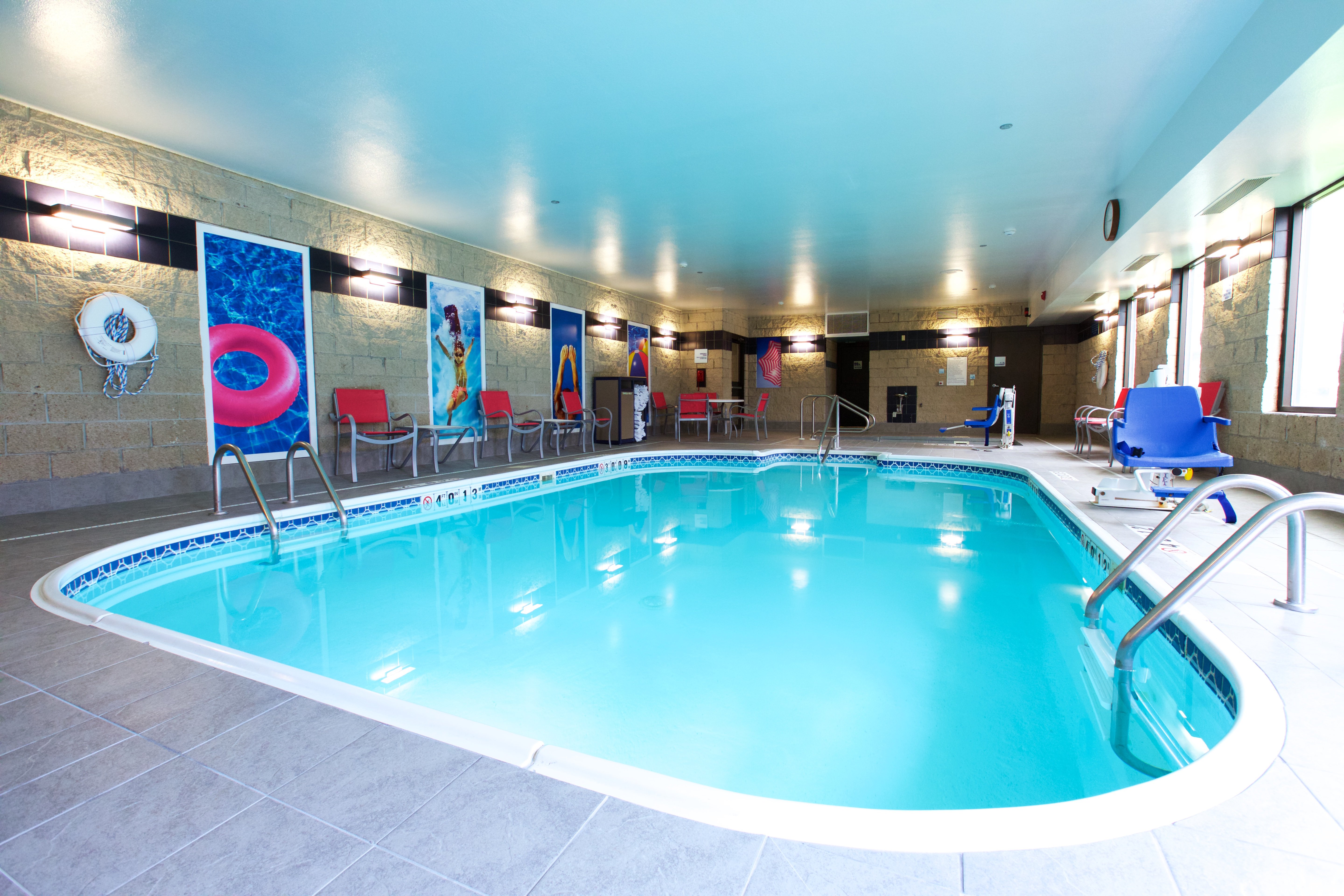 Holiday Inn Express Fargo-West Acres 52/70
