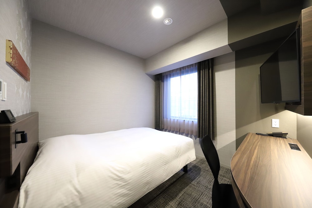 ROOM, SINGLE