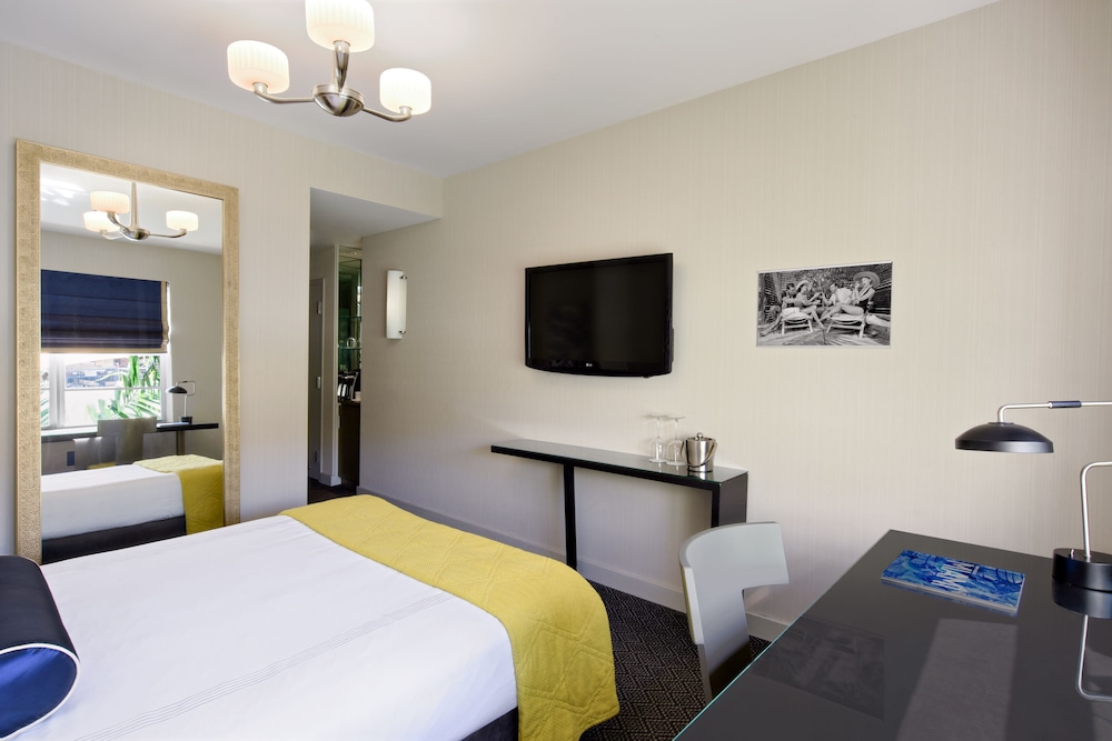 SUPERIOR, QUEEN BED, ACCESSIBLE