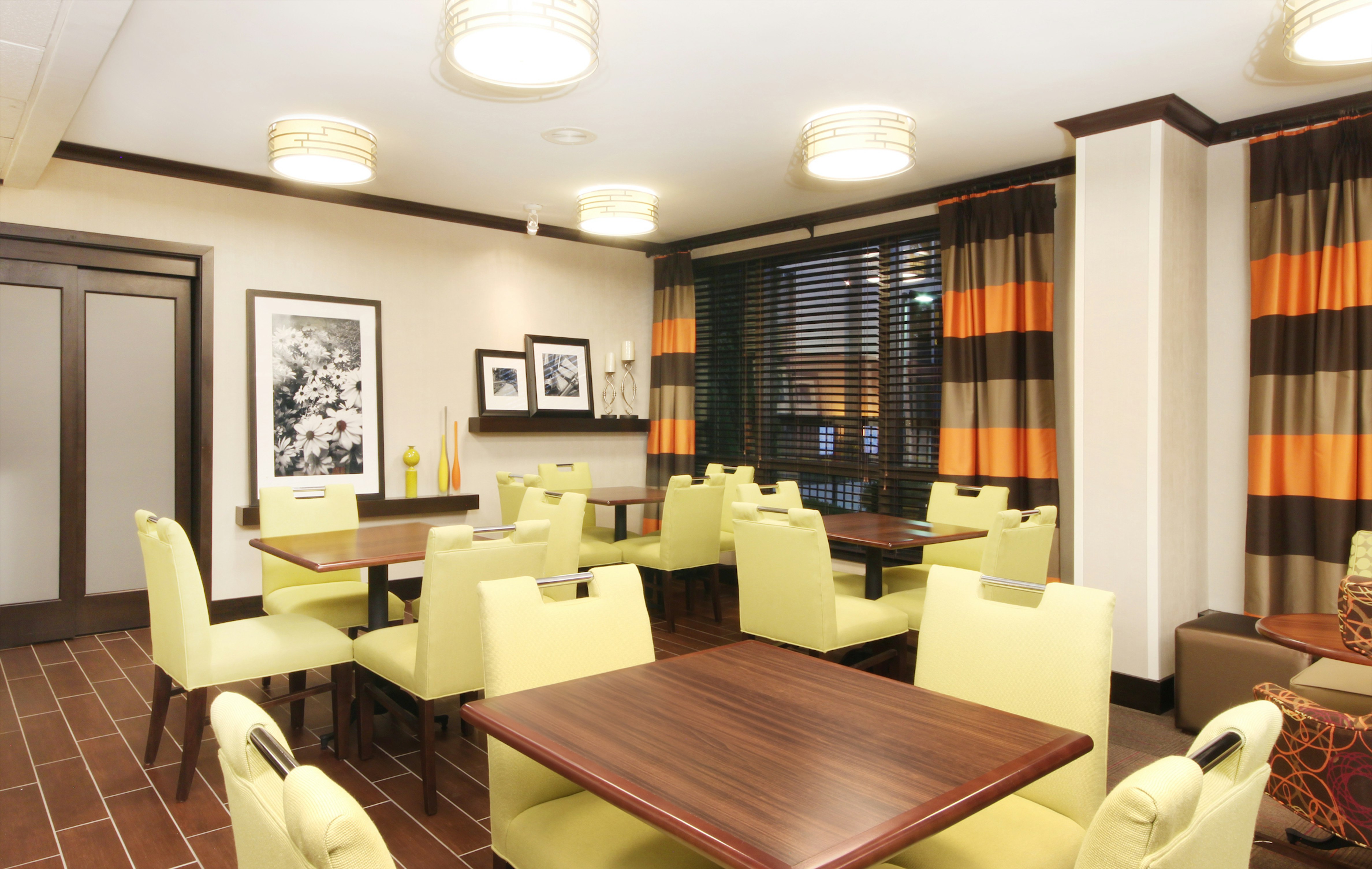 Hampton Inn Kansas City Overland Park 52/76