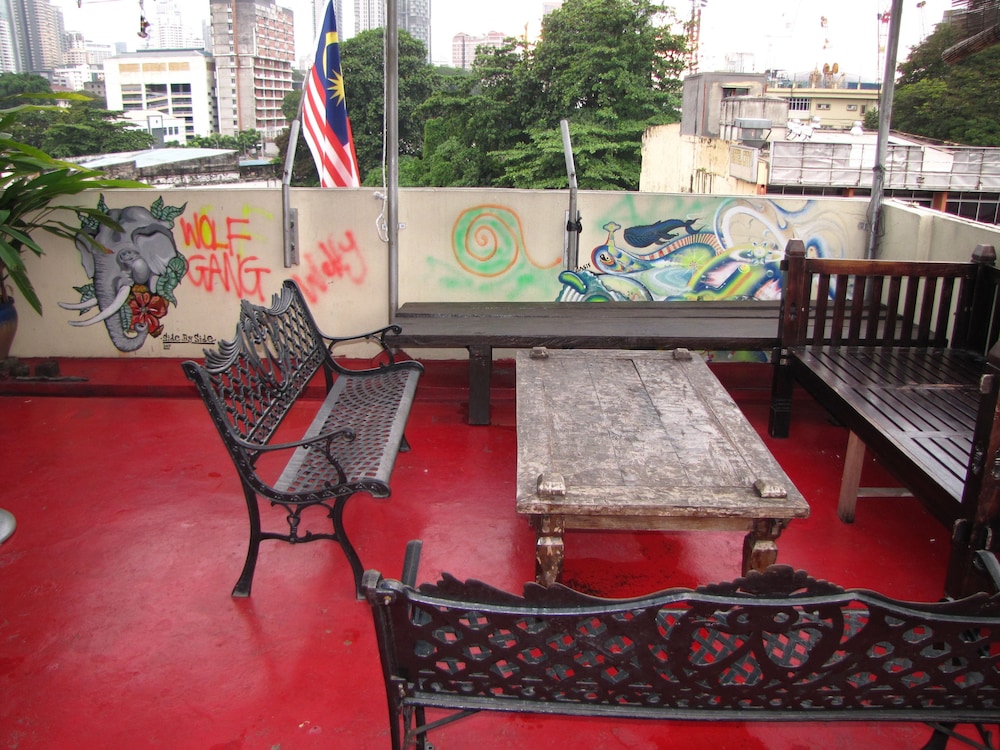 OASIS GUEST HOUSE 37/43