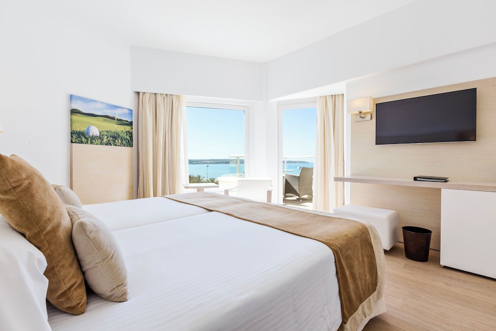 ROOM, DOUBLE BED, PARTIAL SEA VIEW, HIGH FLOOR