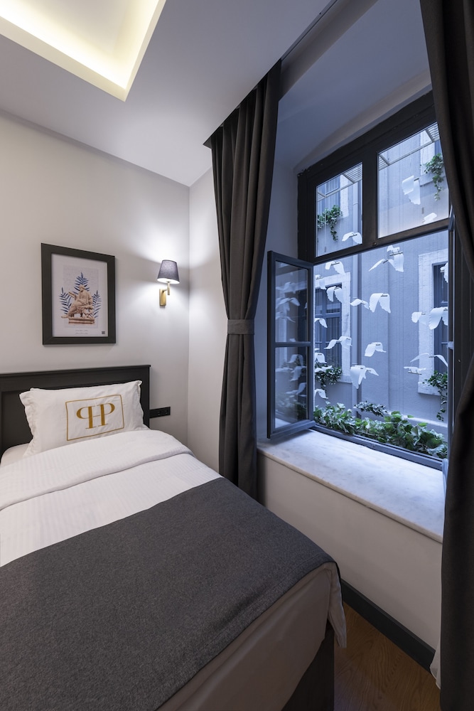 DELUXE, DOUBLE BED