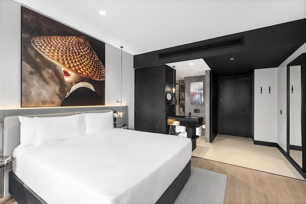 Radisson RED Auckland 20/50