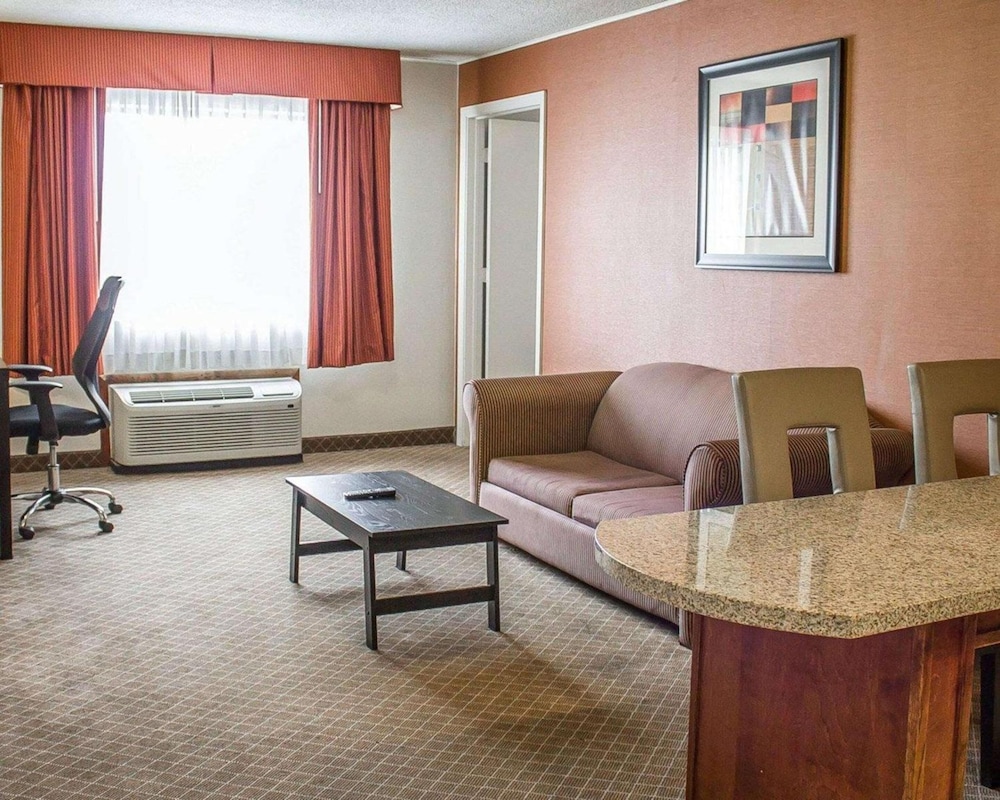 Howard Johnson by Wyndham Columbus State Fairgrounds I-71 28/44