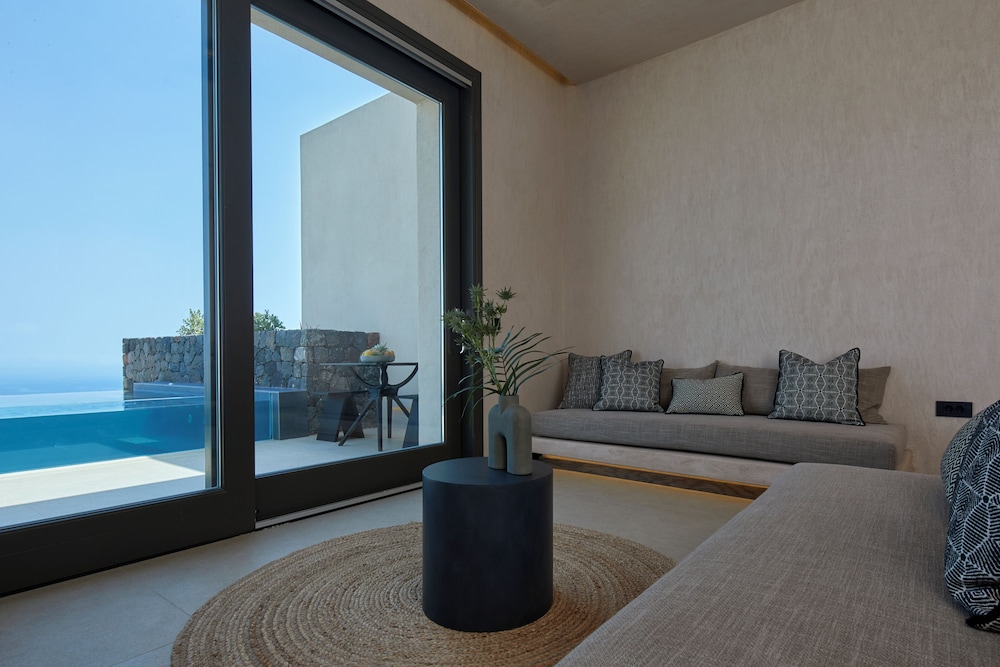 North Santorini Luxury Spa Hotel 35/50