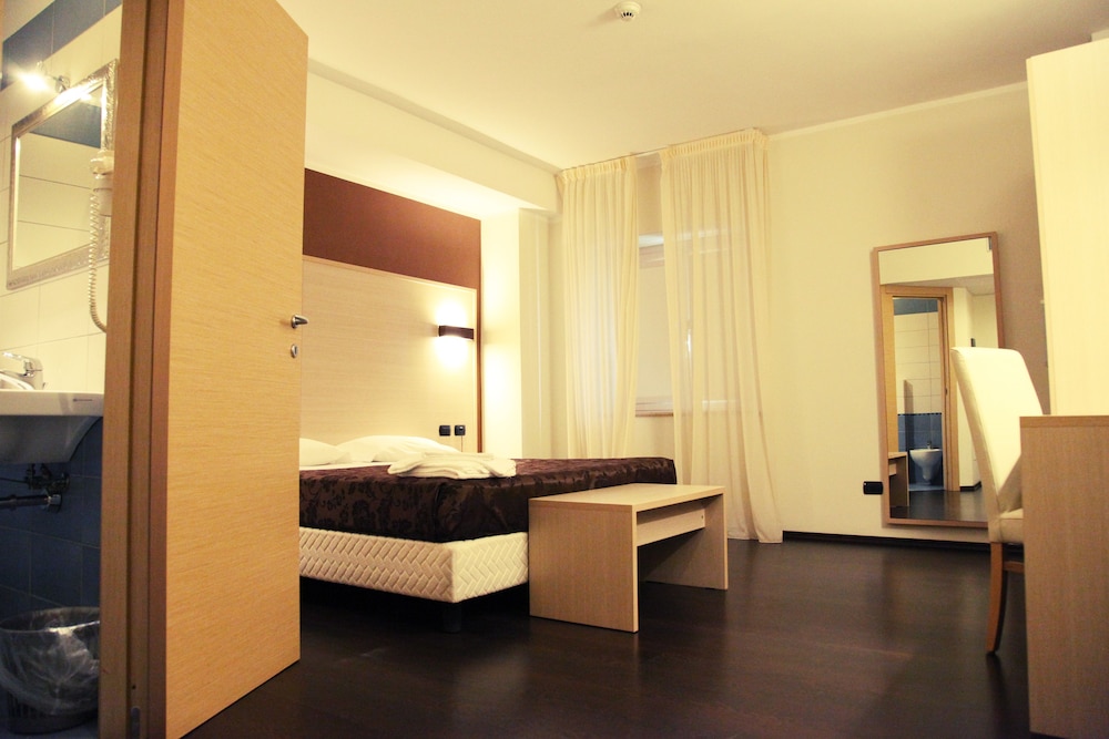 Hotel Sogni D Oro Airport Formerly Hotel Morgan 45/47