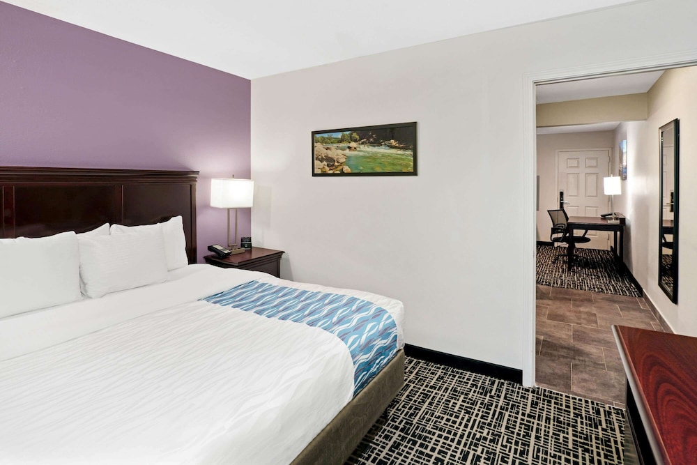 La Quinta Inn And Suites By Wyndham Cookeville 12/35
