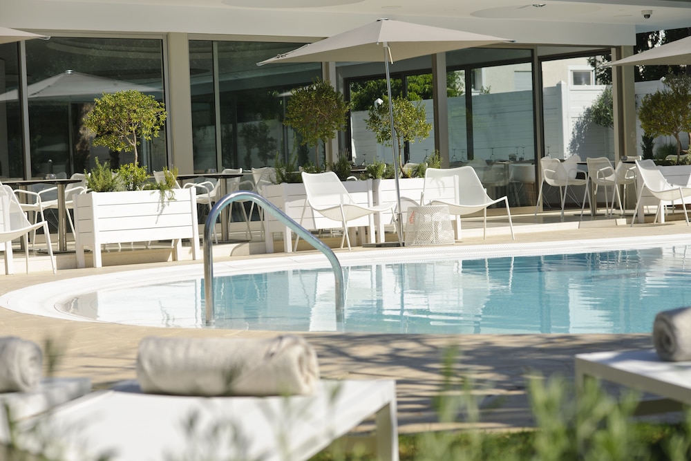 swimming pool spa