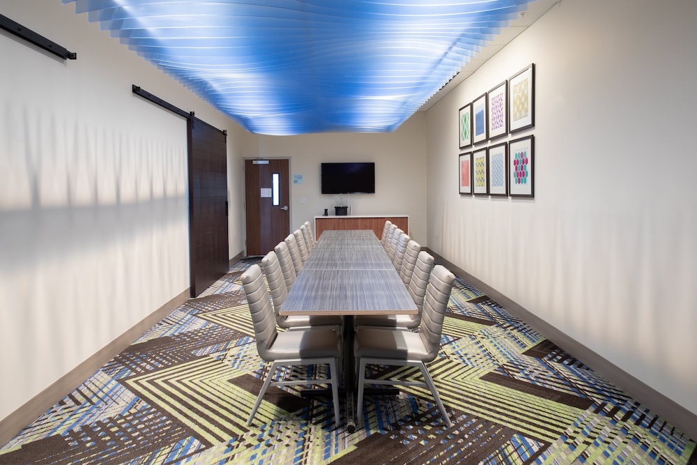Holiday Inn Express & Suites Goodland I-70 35/45