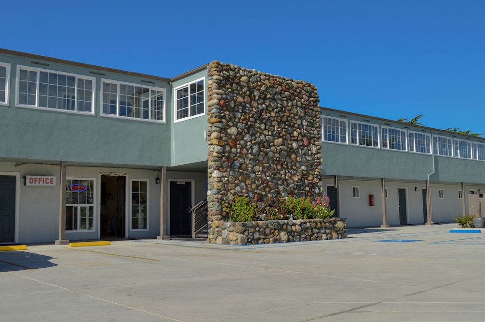 Sea Breeze Inn 52/64
