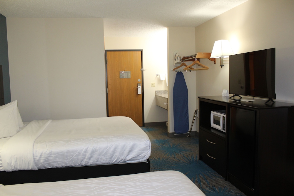 Reston Inn & Suites 15/50