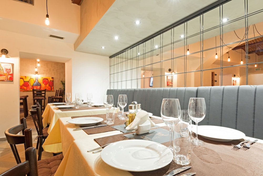 Capital Hotel Garni 46/55