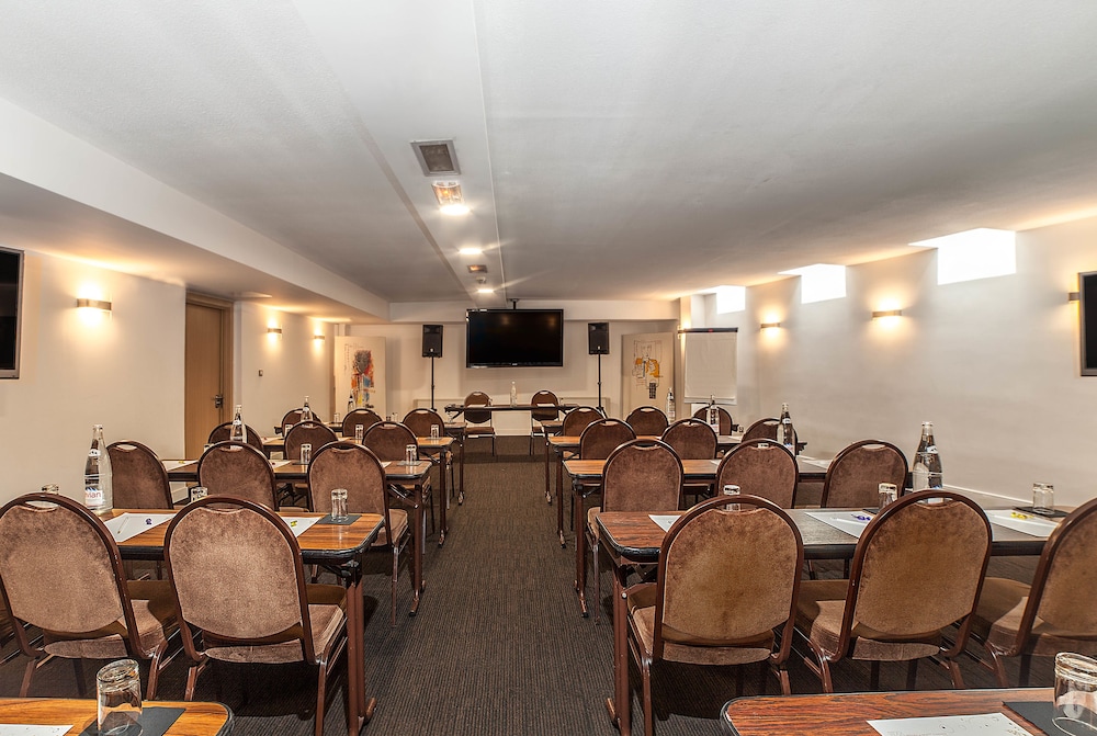 Hotel Montaigne Spa 43/45