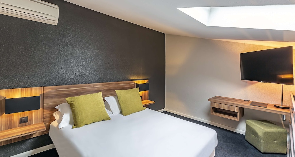 Mezzanine, Superior, Queen Bed, Sofa