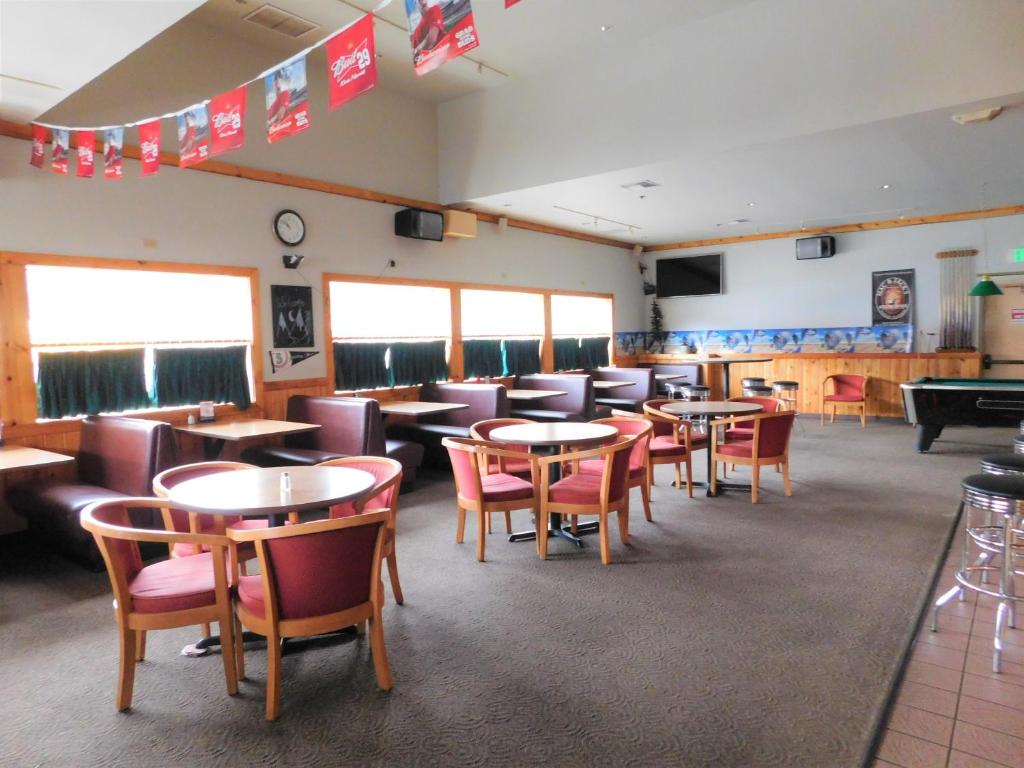 The Summit Inn (ex Howard Johnson Snoqualmie/Summit) 27/33