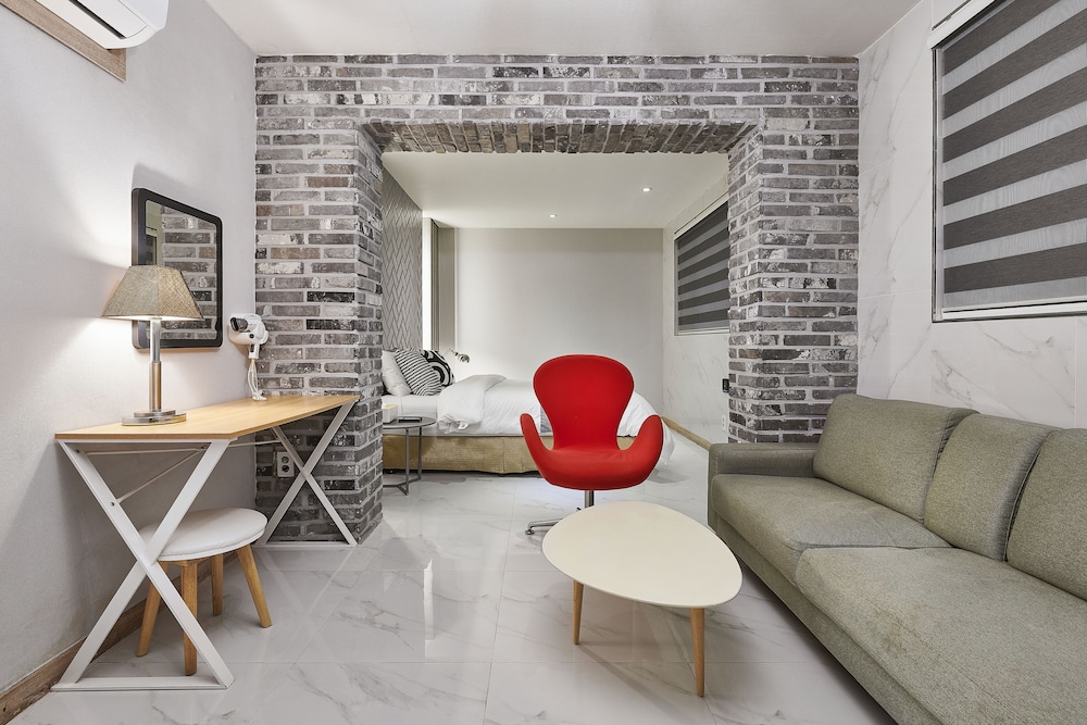 Picasso Hotel 40/66