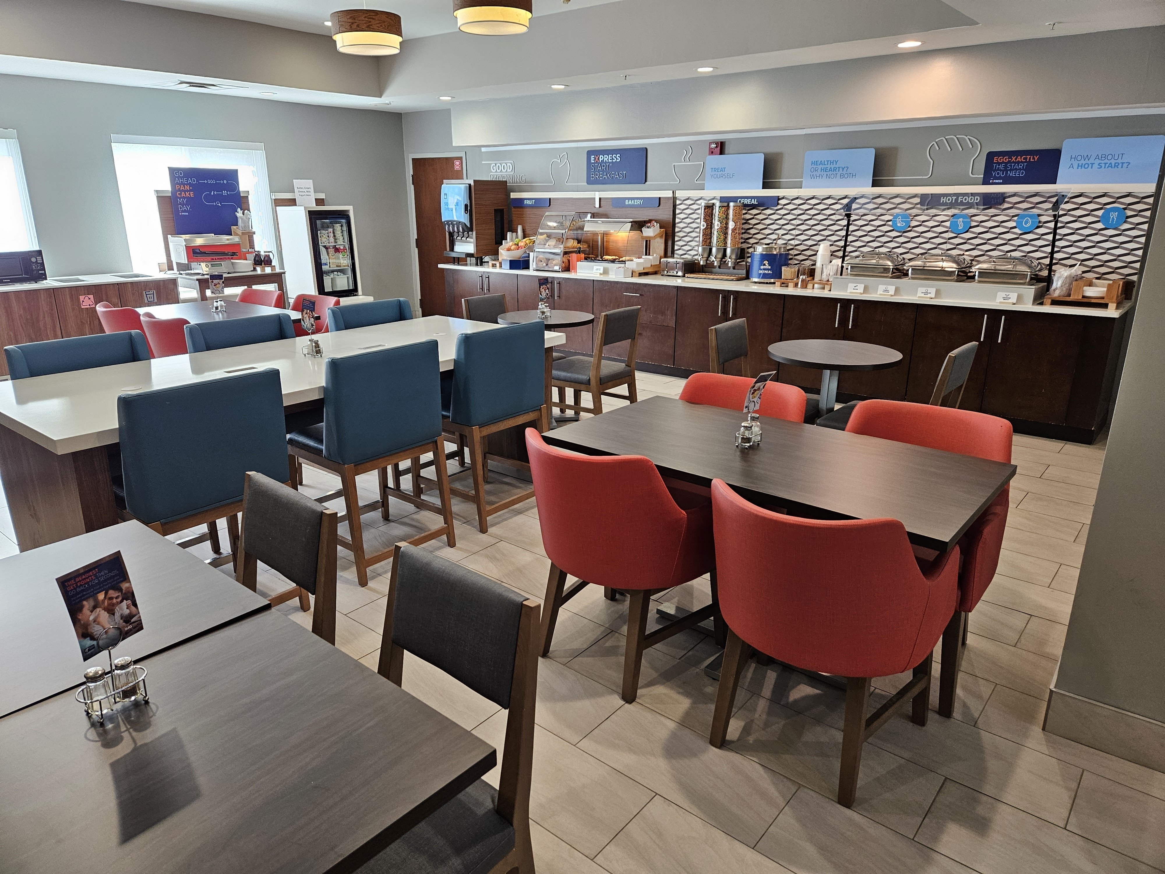 Holiday Inn Express Hotel & Suites Cincinnati-Blue Ash 55/72