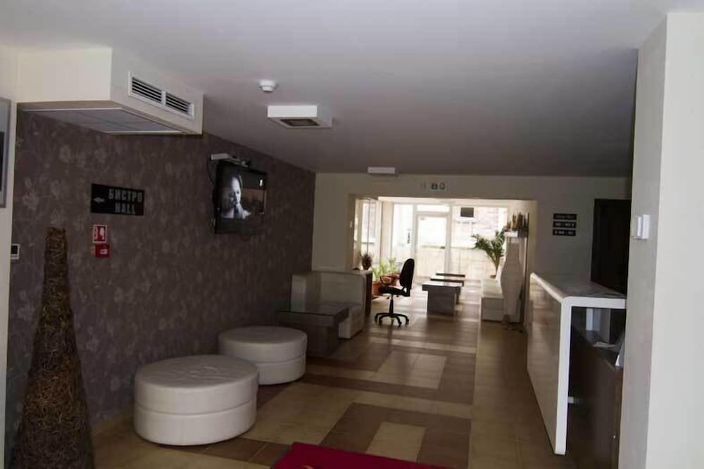 TROPICS HOTEL 22/23