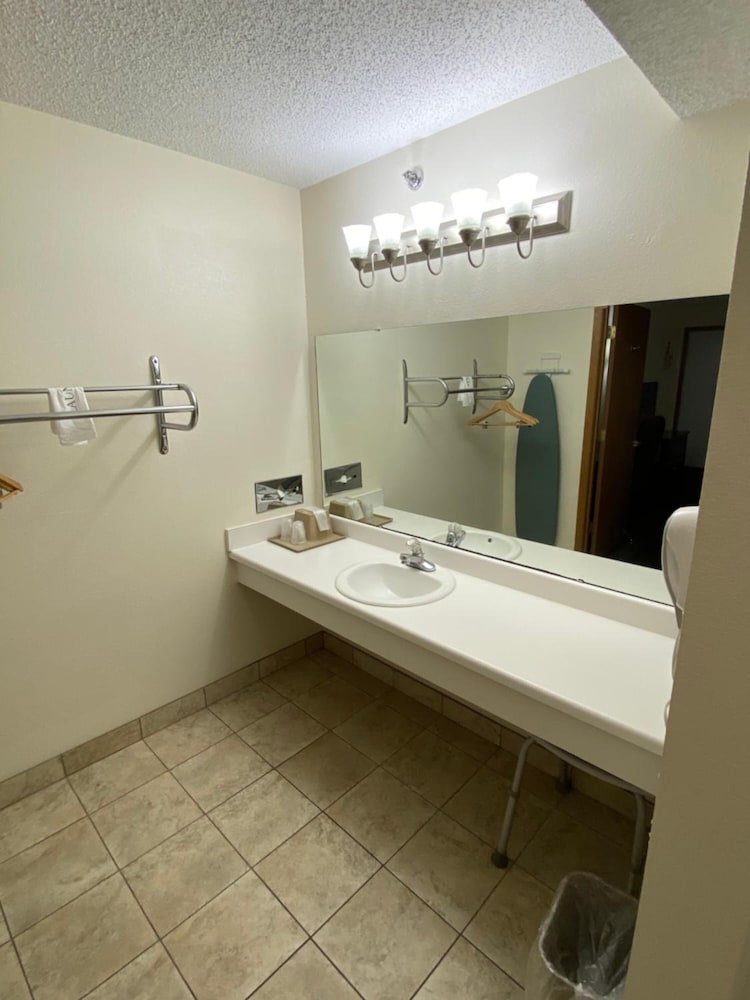 Brookwood Inn 46/46