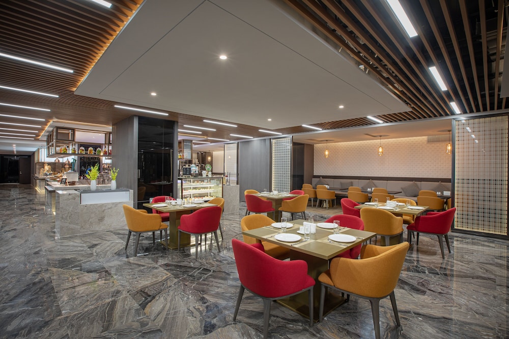 Ramada by Wyndham Bayannur 25/33