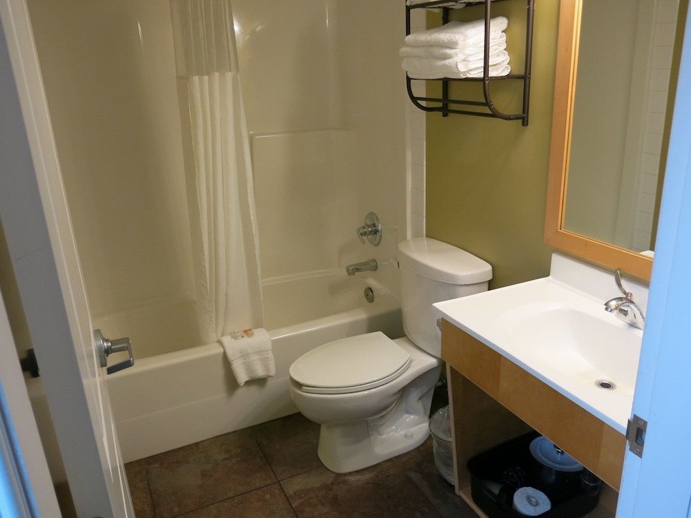 Vedder River Inn 44/46