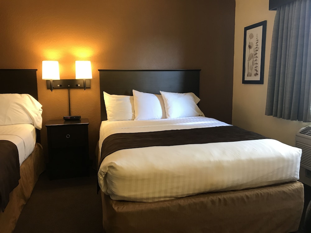 Americinn By Wyndham West Bend 10/40