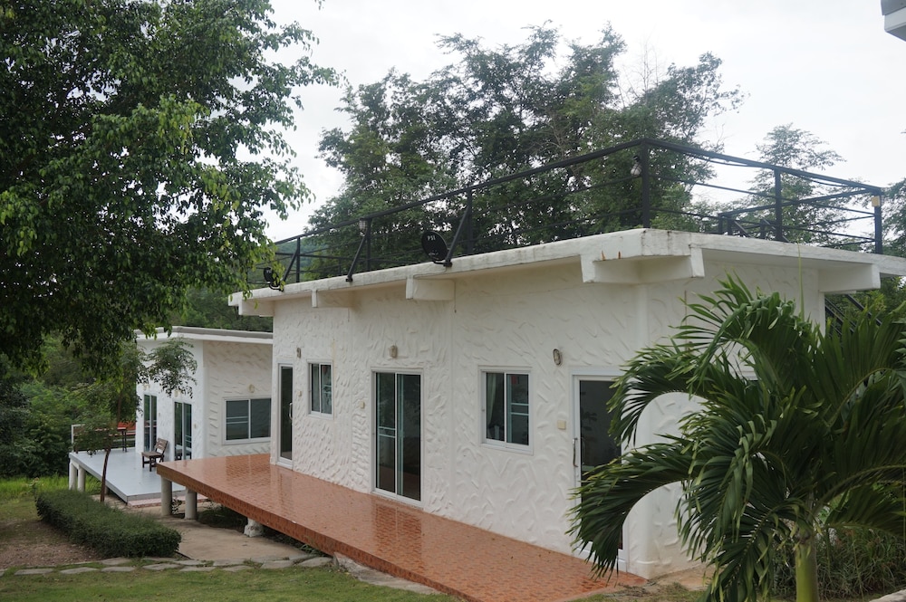 Whiterock Resort Pakchong 6/48