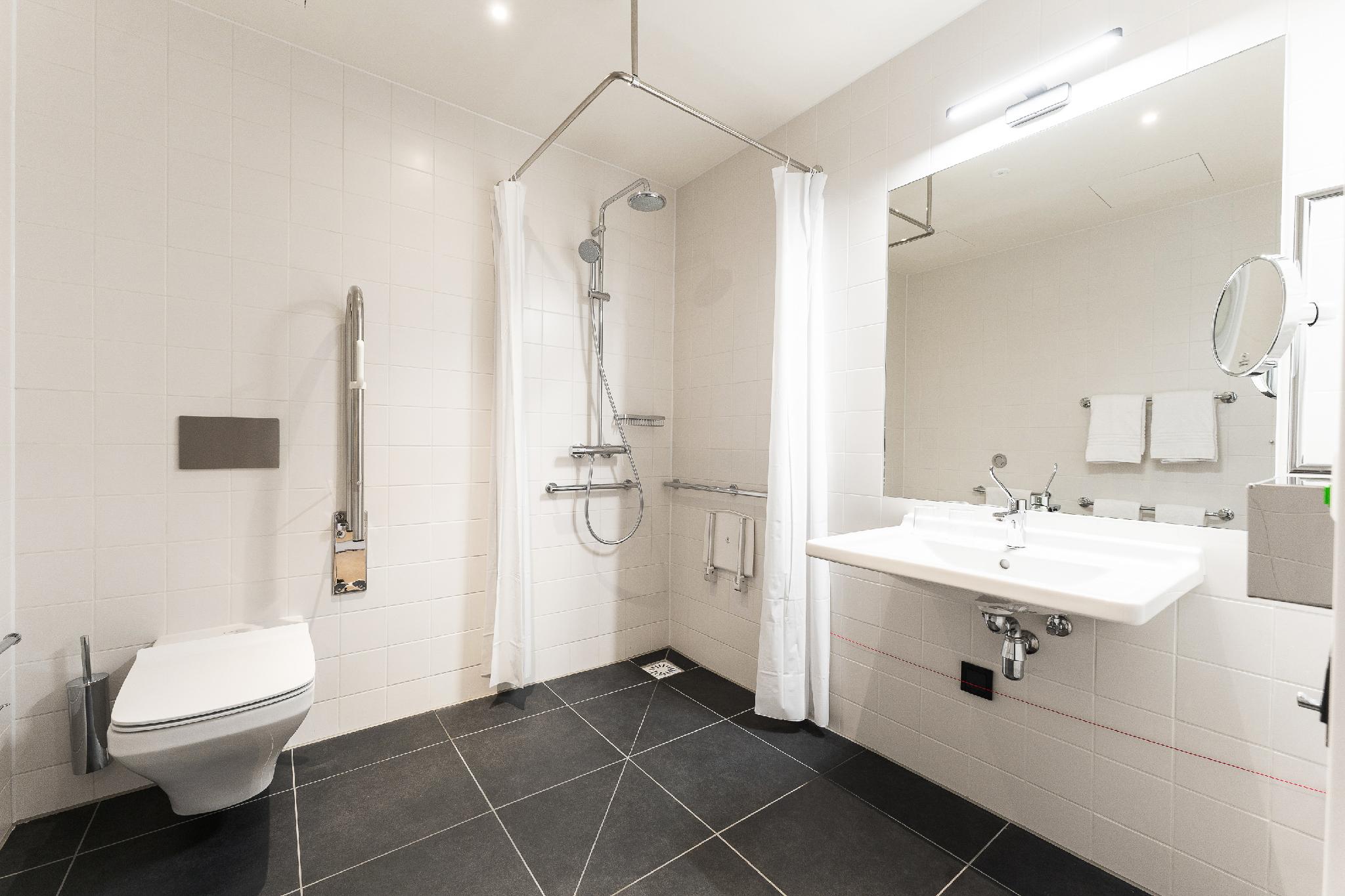 Room, Double Bed, Accessible