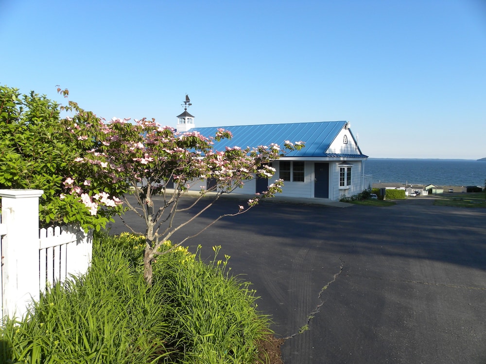 Colonial Gables Oceanfront Village 3/72