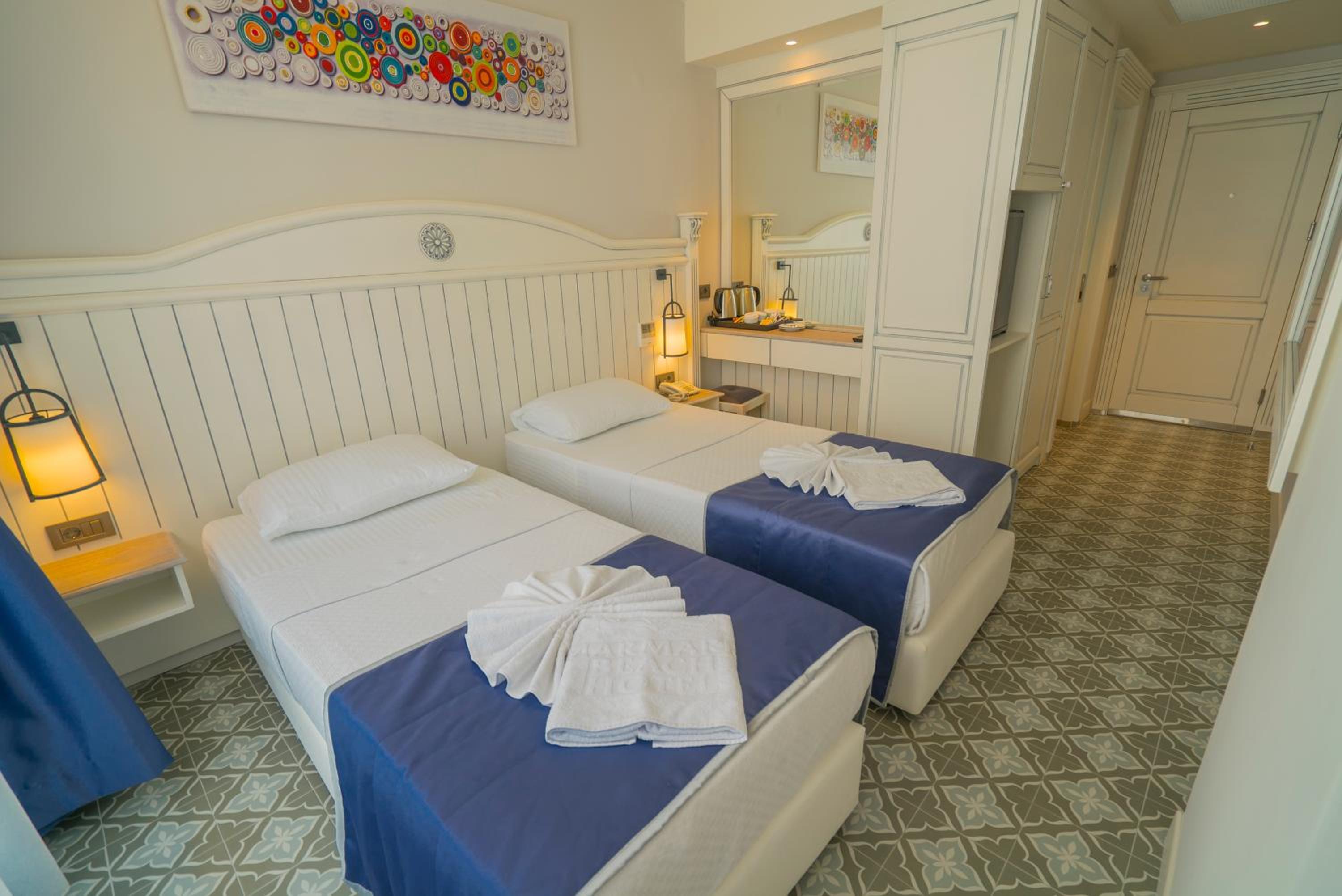 Room, Double or Twin Bed, Lateral Side Sea View
