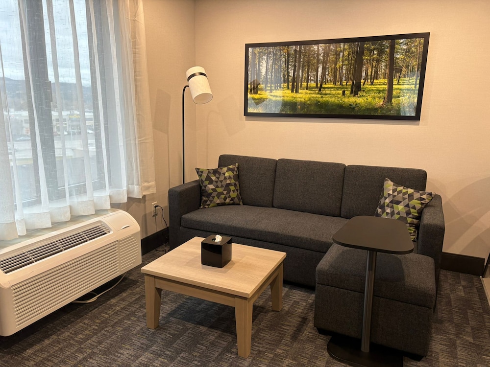 La Quinta Inn & Suites by Wyndham Kelowna BC 31/51