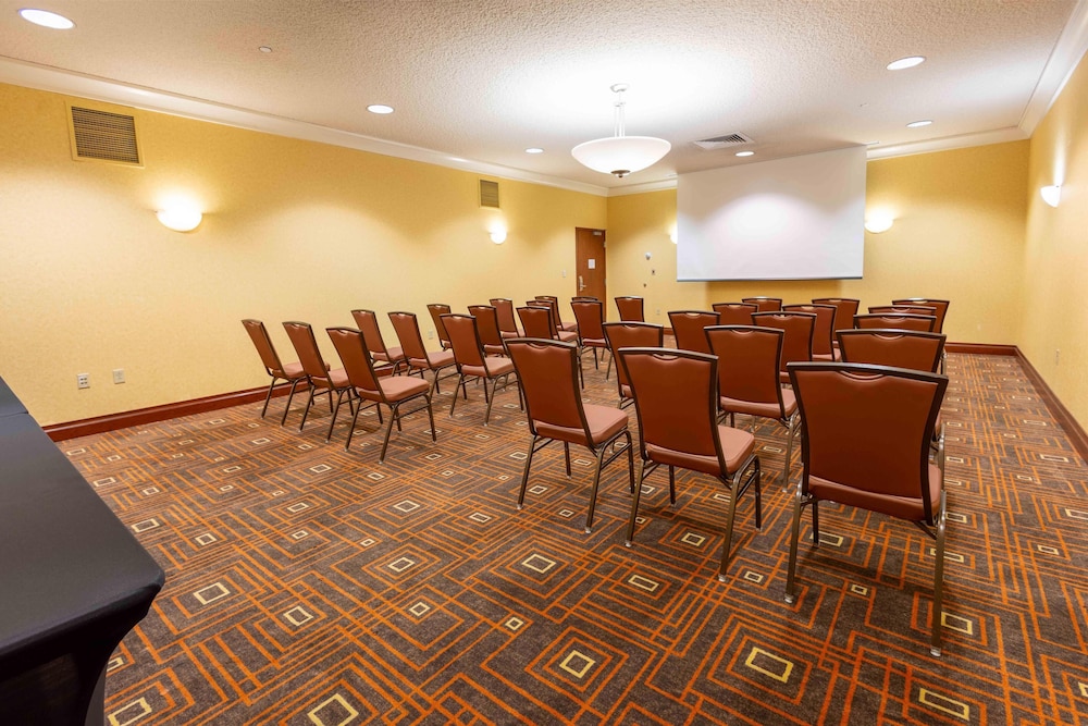 Drury Inn and Suites St Louis Forest Park 42/49